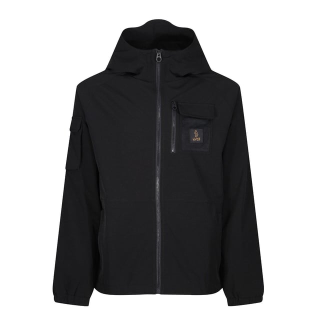 90% Nylon, 10% Elastane. Ontwerp: Logo, eenvoudig. 190gsm. Hem: Verstelbaar. Kap Kenmerken: Aannaaien. Manchet: Elastiek. Halslijn: Kapitein. Gevoerde. Mouwtype: Met lange mouwen. Zakken: 2 zijzakken, 2 borstzakken, rits, klepsluiting. Bevestiging: Volledige ritssluiting. M: 40 in.