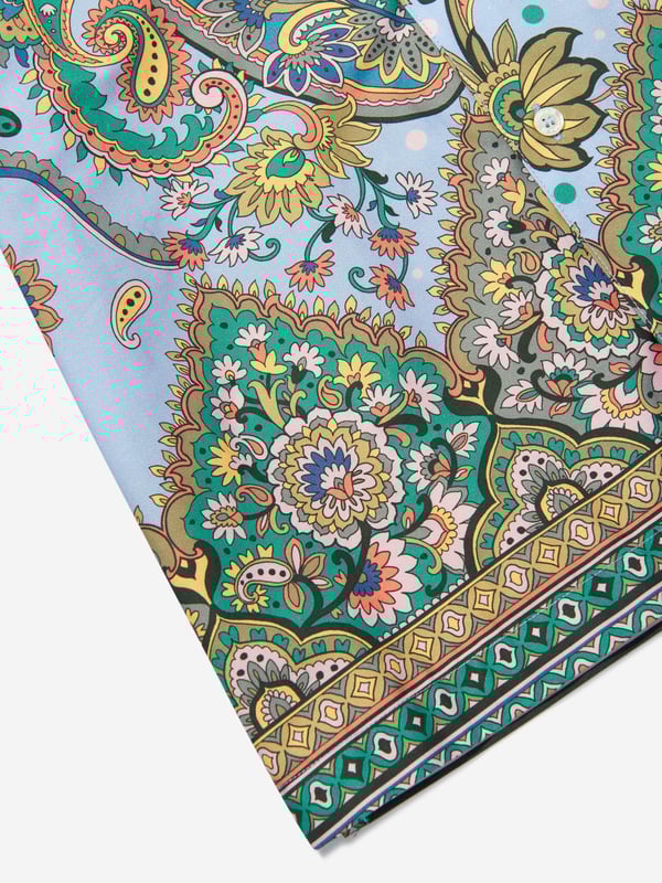 Introducing the Etro Boys Paisley Print Shirt in Blue, an essential addition to your young gentleman's SS2025 wardrobe. Skillfully crafted, this shirt offers a blend of elegance and youthful charm. Key features include Exquisite Paisley Design A signature pattern that showcases both classic sophistication and playful allure. Luxurious Comfort Constructed from superior fabric for softness and ease, ensuring all-day comfort. Versatile Styling Perfect for any occasion, from family gatherings to educational outings.Bring a touch of Italian grandeur to your boy's collection with this striking blue paisley shirt. Available nowelevate his style effortlessly!
