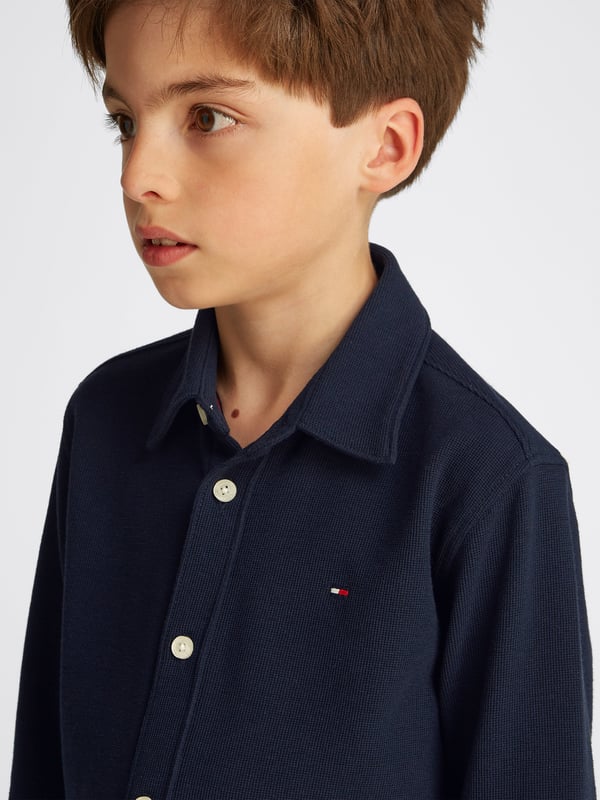 Discover the Boys Micro Waffle Regular Shirt in Navy by Tommy Hilfiger, an impeccable addition to your boy's wardrobe for SS2025. Elegantly designed, this piece merges classic style with contemporary touches. Key features include Exquisite Micro Waffle Texture Delivers a sophisticated look while ensuring breathability and comfort. Classic Navy Hue Versatile and timeless, perfect for any occasion. Superior Craftsmanship Attention to detail in stitching and finishes reflects high-end quality. Elevate your boy's style quotient with this stylish and durable shirt. Shop now!