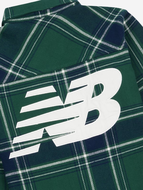 New Balance combine modern innovation with classic portraits. This boys long sleeve premium nightwatch shirt is a captivating construction. Made in a beautiful cotton check print, showcasing a classic collar, two chest patch pockets, and a logo patch at the chest. Front Button Fastening Buttoned Cuffs Embroidered Logo to the Rear Straight Hem Cotton 100