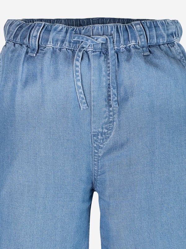 Unveil timeless elegance with the Tommy Hilfiger Girls Chambray Wide Leg Pants in striking blue, quintessential for SS2025. Impeccably tailored, these pants promise both flair comfort for a sophisticated young wardrobe. Key features include Classically Chic Exude an air of understated sophistication with a breezy, wide-leg design. Premium Fabric Crafted from the finest chambray for comfort durability. Versatile Style Easily pairs with both casual tees and polished tops.Elevate her ensemble with these exquisite pants from Tommy Hilfiger.