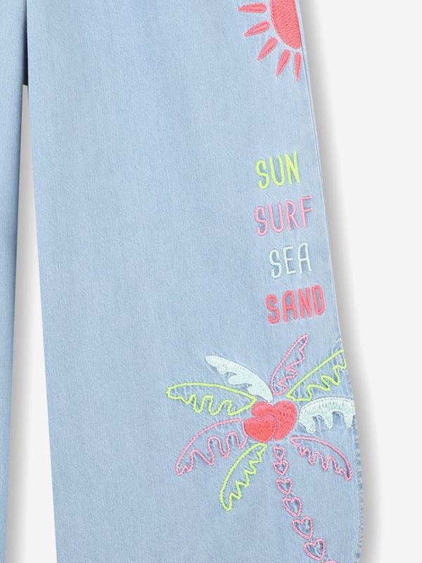 Introducing the exquisite Girls Embroidered Denim Trousers in Blue by billieblush, an essential addition to any discerning young lady's wardrobe for SS2025. Delicate Embroidery Featuring intricate floral designs that exude charm and elegance. Premium Denim Crafted with top-quality denim ensuring durability comfort. Versatile Style Perfect for both casual outings and special events.Elevate her style with these luxurious trousers today!