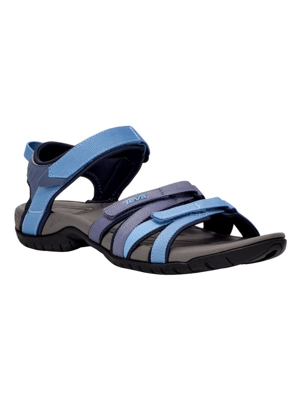 Teva wandelsandalen De Teva TIRRA sandaal is een veelzijdige trekking sandaal die speciaal is ontwikkeld voor actieve dagen en warme temperaturen. Het functionele ontwerp biedt niet alleen lichtheid en bewegingsvrijheid, maar ook het comfort dat wordt gewaardeerd op langere afstanden. De eenvoudige klittenbandsluiting maakt het snel aan- en uittrekken mogelijk en zorgt voor een nauwkeurige pasvorm die zich perfect aanpast aan de voet. Bij elke stap voel je het dempende effect van de geïntegreerde Shoc Pad™ in de hiel, die stuitert waar dat het meest nodig is en je loopbeweging aangenaam dempt. De fijn geprofileerde buitenzool biedt stevige grip, zelfs op wisselende ondergronden, terwijl het gestructureerde voetbed en de gerichte ondersteuning van de voetboog ervoor zorgen dat de voet zelfs op lange tochten comfortabel blijft. De TIRRA combineert dus sportieve alledaagsheid met betrouwbare ondersteuning en langdurig comfort - ideaal voor iedereen die in stijl wil blijven bewegen en goed voorbereid wil zijn.