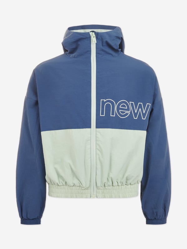 New Balance Girls Athletics Mesh Lined Windbreaker in Blue Introducing the Girls Athletics Mesh Lined Windbreaker in Blue by New Balance an essential style for AW2024! Crafted for comfort and effortless chic, this windbreaker is perfect for any young fashionista. Experience its unique features Dynamic colour A vivid blue hue adds a fresh pop to any outfit. Mesh Lining Ensures breathability, maintaining comfort during any activity. Lightweight Design Ideal for layering without adding bulk. Durable Material Stands up to the elements, making it a lasting choice.Elevate her wardrobe with this stylish and functional piece. Shop now!