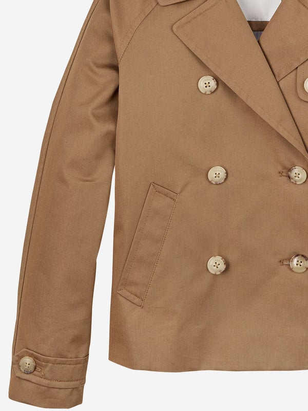 Girls Short Cotton Jacket in Brown Introducing the SS2025 must-have Tommy Hilfiger's Girls Short Cotton Jacket in a chic brown hue. Perfectly tailored for the style-conscious young lady, this piece effortlessly marries sophistication with youthful charm. Key features include Elegantly Tailored A precise, chic cut that offers both comfort and style. Premium Cotton Crafted from high-grade cotton, ensuring durability and breathability. Versatile Hue The charming brown colour complements various outfits, ideal for any occasion. Designer Appeal Branded with the prestigious Tommy Hilfiger emblem, adding a luxe touch. Elevate her wardrobe with this exquisite jacket!