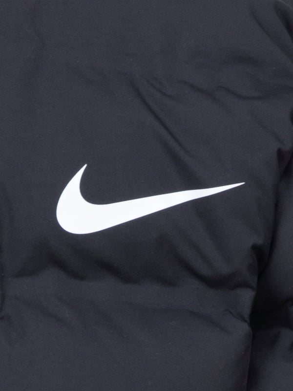 Introducing the Kids Wrap Swoosh Debossed Quilt Jacket in sleek black, a luxurious addition to any child's wardrobe for AW2024. Crafted by Nike, this designer jacket blends cutting-edge style with exceptional comfort and warmth. Perfect for both boys and girls, here are its standout features Debossed Nike Swoosh Offers a subtle yet iconic branding. Premium Quilted Design Ensures your child stays warm while looking stylish. Versatile Black colour Matches effortlessly with any outfit.Elevate your child's fashion game with the Kids Wrap Swoosh Quilt Jacket. Ideal for the cool days of AW2024, it promises style and snugness in one!