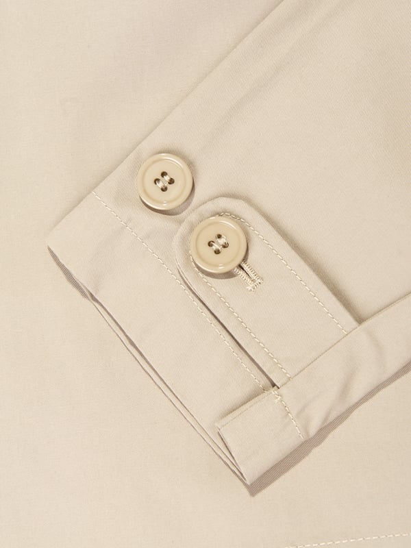 Marni embody innovation and high quality detailing in their sleek, everyday pieces. This girls short jacket is woven in a gabardine car style. Inspired by utilitarian archives. It showcases a Rhinestones" logo patch on the front via the heart side. There is also a front button closure for easy dressing. Long Sleeves 100 Cotton