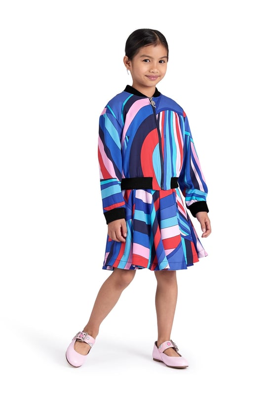 Emilio Pucci embody innovation and timeless luxury in their designs. This girls multicolour short jacket is a captivating everyday piece to be adored. Made in Italy Varsity Style Collar Trims Pockets Archival 'Maddena' Motif From the 60s Multicoloured Print Ribbed Trims Silver Embellished Zip 96 Viscose, 4 Elastane Lining 100 Cotton