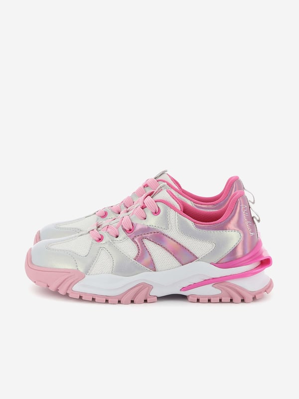 Introducing the billieblush Girls Iridescent Athletic Trainers in White, an enchanting addition to any young lady's wardrobe for SS2025! These trainers blend dazzling style with essential comfort. Perfectly tailored for the playful and chic Captivating Iridescent Finish Adds a magical sparkle with every step. Supreme Comfort Crafted for all-day wear without compromising on style. Versatile White Hue Matches seamlessly with seasonal outfits.Elevate her style with these exquisite trainers from billieblush!