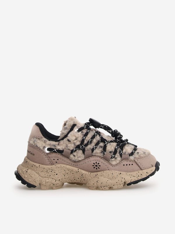 Flower Mountain Kids Raikiri Trainers in Beige Introducing the sumptuous Kids Raikiri Trainers in Beige by Flower Mountain, a quintessential addition for any discerning young wardrobe this AW2024. Perfectly tailored for both boys and girls, these trainers blend high-end fashion with practicality. Key features include Elegant Beige Palette Meticulously selected to enhance any outfit with a touch of sophistication. Superior Comfort Engineered with premium materials to ensure all-day comfort and durability. Versatile Design Ideal for a variety of occasions, seamlessly transitioning from casual to formal.Elevate your child's style with the Kids Raikiri Trainerswhere luxury meets utility.