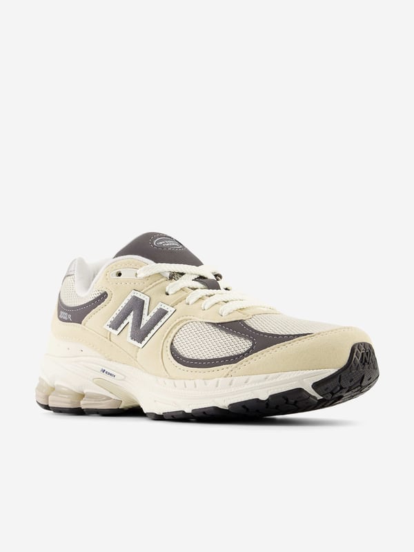 Introducing the Boys 2002 Trainers in Beige by new_balance an essential addition to any stylish wardrobe for SS2024! Perfectly blending high fashion with everyday practicality, these trainers are crafted to stand out and deliver comfort. Here are the standout features Sleek Beige Design Crafted in a versatile beige hue, matching effortlessly with any outfit. Superior Comfort Engineered with new_balance's signature cushioning technology to ensure all-day comfort. Durable Construction Made with premium materials for lasting wear and exceptional performance.Elevate your style with the Boys 2002 Trainers in Beige. Perfect for any occasion, these are the shoes every young trendsetter needs. Shop now to let your style shine!