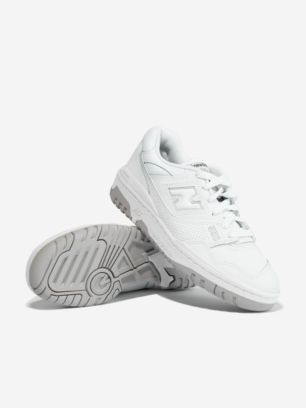 New Balance deconstruct their smug technology into a versatile prototype made for everybody. These unisex white 550 trainers embody innovation and timeless style. Crafted with white leather uppers via textured sidewalls and embossed New Balance branding. Upper Leather Insole Cushioned Outsole Rubber