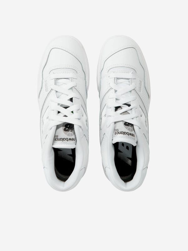 New Balance deconstruct their smug technology into a versatile prototype made for everybody. These unisex white 550 trainers embody innovation and timeless style. Crafted with white leather uppers via textured sidewalls and embossed New Balance branding. Upper Leather Insole Cushioned Outsole Rubber