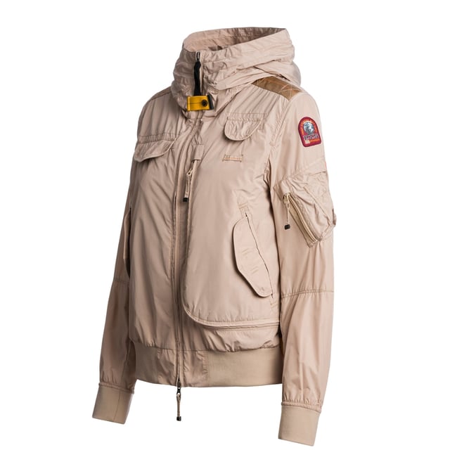 Parajumpers Gobi Spring Sunkissed Beige Jacket The Parajumpers Gobi Spring Sunkissed Beige Jacket combines style and functionality with its lightweight, 100% polyamide construction, perfect for transitional weather. Designed for women, this jacket offers a sleek silhouette while providing reliable protection against wind and light rain. Its sun-kissed beige tone adds a fresh, versatile touch to your wardrobe, making it easy to pair with various outfits. Ideal for spring outings, the Gobi Spring jacket ensures comfort and durability without compromising on fashion, helping you stay effortlessly chic and prepared for changing conditions