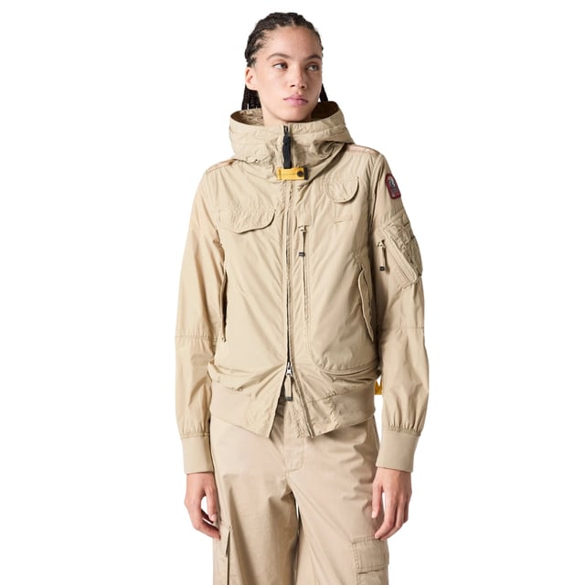 Parajumpers Gobi Spring Sunkissed Beige Jacket The Parajumpers Gobi Spring Sunkissed Beige Jacket combines style and functionality with its lightweight, 100% polyamide construction, perfect for transitional weather. Designed for women, this jacket offers a sleek silhouette while providing reliable protection against wind and light rain. Its sun-kissed beige tone adds a fresh, versatile touch to your wardrobe, making it easy to pair with various outfits. Ideal for spring outings, the Gobi Spring jacket ensures comfort and durability without compromising on fashion, helping you stay effortlessly chic and prepared for changing conditions