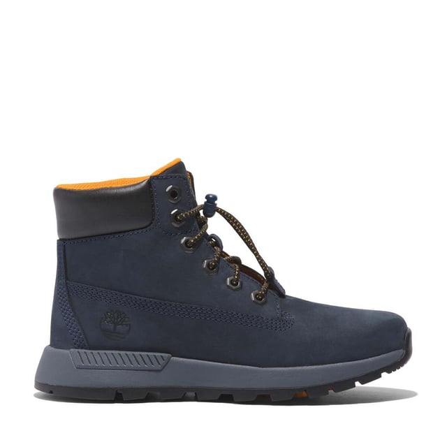 Timberland Kinder/Kinder Killington Leren Mid Cut Trekkingschoenen (Marine) Bovenkant: Leder. Voering: ReBOTL, gerecycled PET plastic. Binnenzool: Ortholite. Tussenzool: voorgevormd EVA. Buitenzool: Rubber. 6 Oogjes. Stof Technologie: ReBOTL. Gewatteerde Kraag, Gewatteerde Tong, Trekkoordje. Vlakke. Snijding: Mid Cut. Ontwerp: Contrasterende details, Logo. Teenstijl: Rond. Bevestiging: Bungee Lacing.