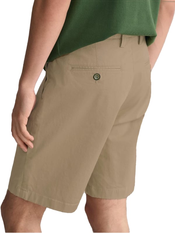 These everyday shorts are designed for comfort with a relaxed fit and a mid-rise waist. Ending just above the knee, they feature a front button closure, slanted front pockets, and double buttoned welt pockets at the back. Crafted from 100% cotton with a soft, peached finish, they’re finished with our signature GANT logo on the back right welt pocket.