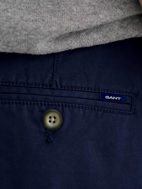 These everyday shorts are designed for comfort with a relaxed fit and a mid-rise waist. Ending just above the knee, they feature a front button closure, slanted front pockets, and double buttoned welt pockets at the back. Crafted from 100% cotton with a soft, peached finish, they’re finished with our signature GANT logo on the back right welt pocket.