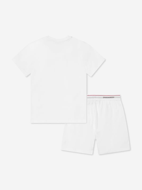 Introducing the exquisite and elegant Kids Short Pyjama Set in White from dsquared2 kids, an impeccable choice for any discerning Boy or Girl's SS2025 wardrobe. This set perfectly balances design and comfort, offering key features that set it apart Refined simplicity Crafted in pristine white, perfect for serene nighttimes or stylish slumber parties. Luxurious comfort Made from the softest fabrics, ensuring a peaceful sleep. Contemporary design Meticulously tailored for a chic, modern fit, adding a dash of sophistication to bedtime rituals. Transform bedtime with this pristine pyjama set from dsquared2 kids.