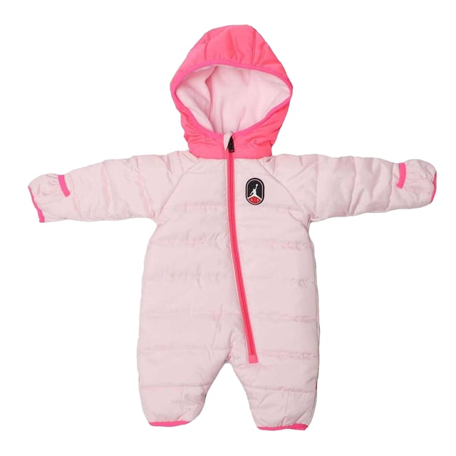 100% Polyester. Stof: Schuim. Ontwerp: Asymmetrisch, Binnendruk, Logo. Halslijn: Kap, staande kraag. Mouwtype: Met lange mouwen. Bevestiging: Ritssluiting. 0-3 maanden: 16,5 in. 3 Maanden: 17,5 in. 6 maanden: 18 in.