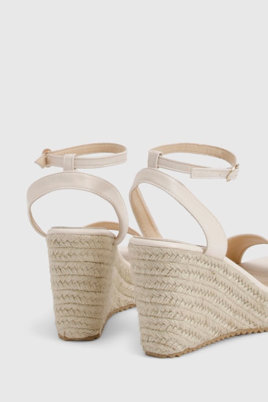 We'll make sure your shoes keep you one stylish step ahead of the crowdWhether you're keeping it simple in sliders, living the high life in heels or joining the fash pack in flatforms, you'll be heading to shoe heaven with our fashion-forward footwear collection. Boots are your day-to-night bestfriend, giving a floral dress&nbsp;that tough twist - add a biker jacket for even more attitude. Find your summer feet in jelly sandals and enjoy balmy nights in block heels.