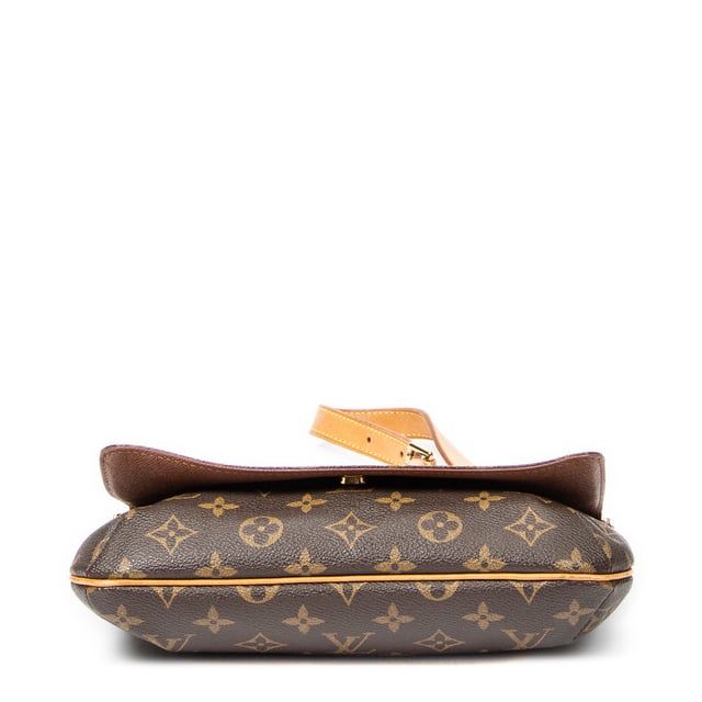 Louis Vuitton Bolsos Musette Tango  Bolso de hombro en Marrón Lona recubierta y Latón dorado hardware. El producto esta en Excelentes Condiciones (A).
  Dimensiones: 25x19x3 cm 
  Accesorios incluidos: None
  Notas de la correa/asa: Ligeras marcas de agua
  BrandCo Paris encuentra artículos raros y en las mejores condiciones a precios increíbles. ¡Vale la pena tener paciencia! Compra con confianza: todos los artículos de BrandCo Paris son seleccionados y autenticados cuidadosamente por nuestro equipo de expertos.
  Todos los artículos vienen con un certificado de autenticidad y un embalaje entregado por BrandCo Paris.
  Tabla de clasificación de la condición del artículo
  N (como nuevo)
  AA (perfecto estado)
  A (excelente estado)
  AB (muy buen estado)
  B (bueno/regular)