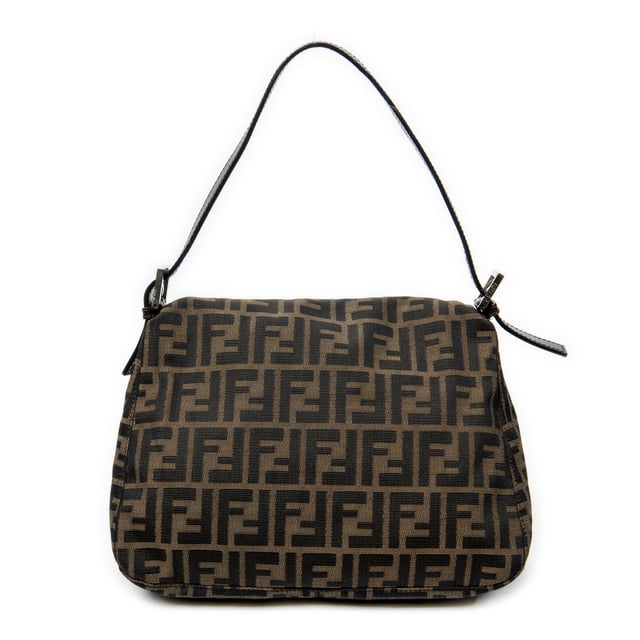 Fendi Bolsos Mama Forever  Bolso de hombro en Marrón/Negro Lienzo y Plata hardware. El producto esta en Excelentes Condiciones (A).
  Dimensiones: 28x19x11 cm 
  Accesorios incluidos: None
  Notas de Hardware: Empañada
Notas de la correa/asa: Ligeramente usado
  BrandCo Paris encuentra artículos raros y en las mejores condiciones a precios increíbles. ¡Vale la pena tener paciencia! Compra con confianza: todos los artículos de BrandCo Paris son seleccionados y autenticados cuidadosamente por nuestro equipo de expertos.
  Todos los artículos vienen con un certificado de autenticidad y un embalaje entregado por BrandCo Paris.
  Tabla de clasificación de la condición del artículo
  N (como nuevo)
  AA (perfecto estado)
  A (excelente estado)
  AB (muy buen estado)
  B (bueno/regular)
