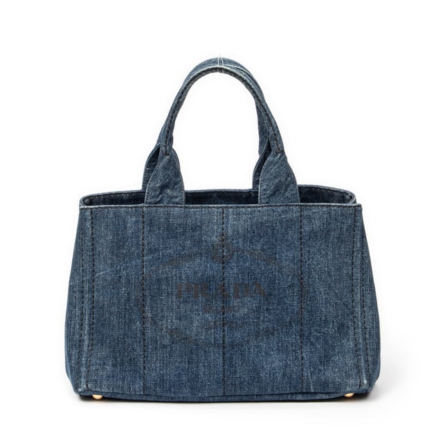 Medium Canapa Tote Umhängetasche Prada Taschen Medium Canapa Tote Umhängetasche und Blauer Denim Leinwand und Gold hardware. Das Produkt ist auf in ausgezeichnetem Zustand (A).
Abmessungen: 34x23x22 cm
Zubehör inklusive: Dustbag; Card
Hinweise zu Riemen/Griff: Verfärbt
BrandCo Paris hat seltene Artikel und die besten Konditionen zu unglaublichen Preisen vorgestellt. Geduld lohnt sich! Kaufen Sie mit Vertrauen: Alle Artikel von BrandCo Paris sind von unserem Expertenteam ausgewählt und authentisch.
Alle Artikel enthalten ein Echtheitszertifikat und wurden von BrandCo Paris übernommen.
Tabelle zur Klassifizierung des Artikelzustands
N (wie neu)
AA (perfekter Zustand)
A (ausgezeichneter Zustand)
AB (sehr guter Zustand)
B (gut/mittelmäßig)