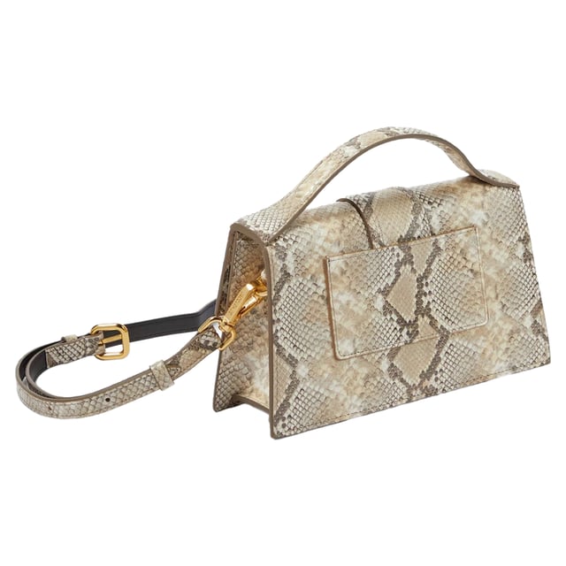 Jacquemus Le Grand Bambino Shoulder Bag Composition: 100% Leather
Lining: Cotton
Flap top magnetic closure
One top handle
Internal card slot
Height 14 cm
Removable and adjustable shoulder strap
Length 24 cm
Width 7 cm
Made in Italy
Gender: WOMEN
Product code: 213BA007
Barcode: 9990003247105
Code: BAG JQ 2 SD SS25 13568
Measurments: width: 70 mm length: 240 mm height: 140 mm strap length: 0 mm handle drop: 0 mm