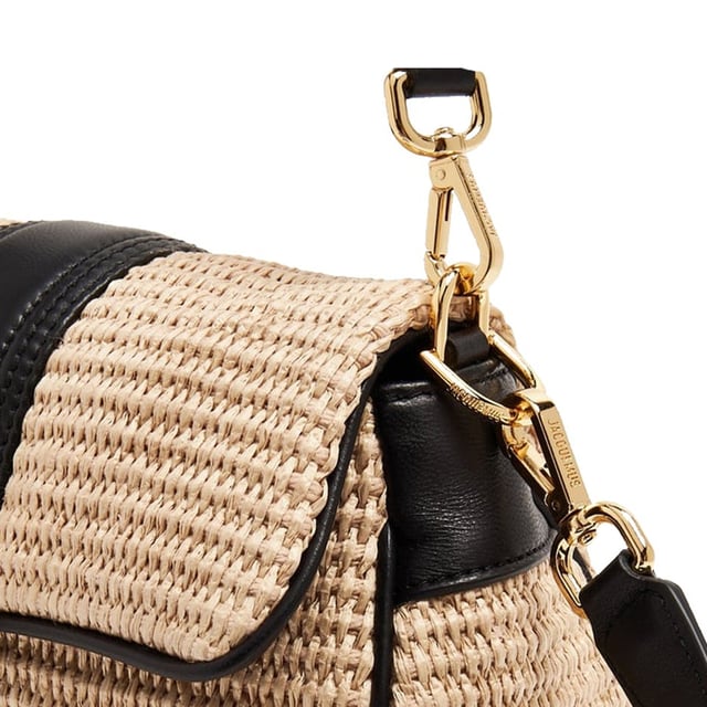 Jacquemus Le Petit Bambimou Raffia Bag Composition: 100% Raffia
Lining: Cotton
Leather detail
Width 8 cm
Back patch pocket
Gold-tone logo lettering
Length 20,5 cm
Height 11 cm
Double shoulder straps
Interior pocket
Magnetic flap tab closure
Engraved lobster clasp
Made in Italy
Gender: WOMEN
Product code: 24E241BA3889 _983
Barcode: 9990003306406
Code: BAG JQ 2 SD SS25 13693
Measurments: width: 80 mm length: 205 mm height: 110 mm strap length: 0 mm handle drop: 0 mm