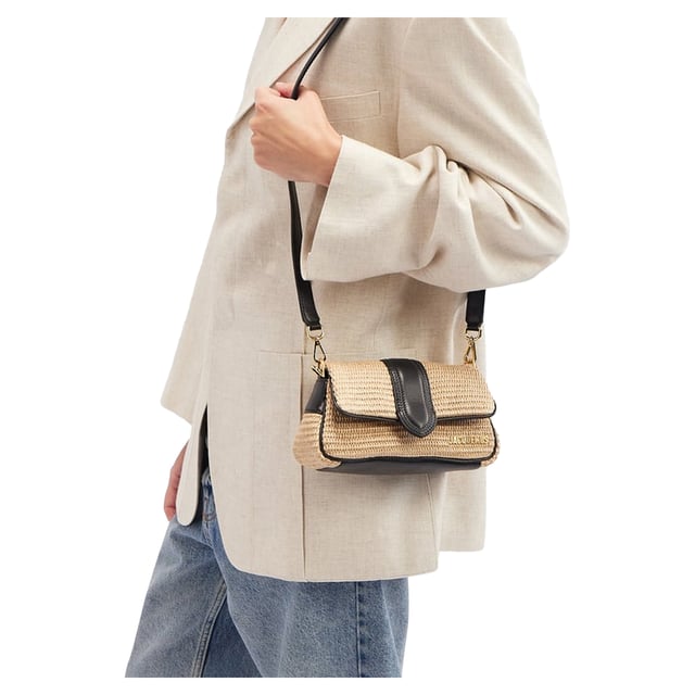 Jacquemus Le Petit Bambimou Raffia Bag Composition: 100% Raffia
Lining: Cotton
Leather detail
Width 8 cm
Back patch pocket
Gold-tone logo lettering
Length 20,5 cm
Height 11 cm
Double shoulder straps
Interior pocket
Magnetic flap tab closure
Engraved lobster clasp
Made in Italy
Gender: WOMEN
Product code: 24E241BA3889 _983
Barcode: 9990003306406
Code: BAG JQ 2 SD SS25 13693
Measurments: width: 80 mm length: 205 mm height: 110 mm strap length: 0 mm handle drop: 0 mm