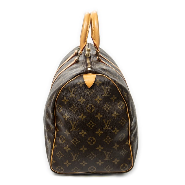 Louis Vuitton Bolsos Keepall 45 Bolsa de viaje en Marrón Lona recubierta y Latón dorado hardware. El producto esta en Excelentes Condiciones (A).
  Dimensiones: 45x24x20 cm 
  Accesorios incluidos: None
  Notas de Exterior: Marcas de agua ligeras en vachetta
  BrandCo Paris encuentra artículos raros y en las mejores condiciones a precios increíbles. ¡Vale la pena tener paciencia! Compra con confianza: todos los artículos de BrandCo Paris son seleccionados y autenticados cuidadosamente por nuestro equipo de expertos.
  Todos los artículos vienen con un certificado de autenticidad y un embalaje entregado por BrandCo Paris.
  Tabla de clasificación de la condición del artículo
  N (como nuevo)
  AA (perfecto estado)
  A (excelente estado)
  AB (muy buen estado)
  B (bueno/regular)