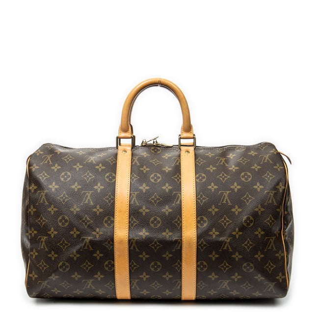 Louis Vuitton Bolsos Keepall 45 Bolsa de viaje en Marrón Lona recubierta y Latón dorado hardware. El producto esta en Excelentes Condiciones (A).
  Dimensiones: 45x24x20 cm 
  Accesorios incluidos: None
  Notas de Exterior: Marcas de agua ligeras en vachetta
  BrandCo Paris encuentra artículos raros y en las mejores condiciones a precios increíbles. ¡Vale la pena tener paciencia! Compra con confianza: todos los artículos de BrandCo Paris son seleccionados y autenticados cuidadosamente por nuestro equipo de expertos.
  Todos los artículos vienen con un certificado de autenticidad y un embalaje entregado por BrandCo Paris.
  Tabla de clasificación de la condición del artículo
  N (como nuevo)
  AA (perfecto estado)
  A (excelente estado)
  AB (muy buen estado)
  B (bueno/regular)