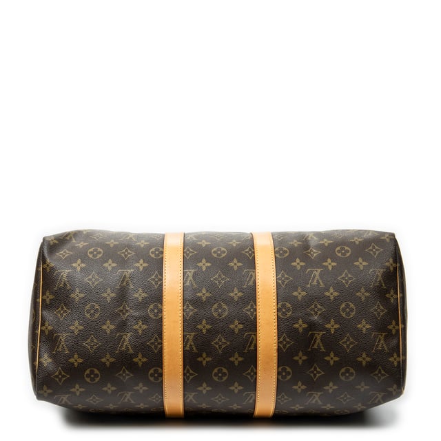 Louis Vuitton Bolsos Keepall 45 Bolsa de viaje en Marrón Lona recubierta y Latón dorado hardware. El producto esta en Excelentes Condiciones (A).
  Dimensiones: 45x24x20 cm 
  Accesorios incluidos: None
  Notas de Exterior: Marcas de agua ligeras en vachetta
  BrandCo Paris encuentra artículos raros y en las mejores condiciones a precios increíbles. ¡Vale la pena tener paciencia! Compra con confianza: todos los artículos de BrandCo Paris son seleccionados y autenticados cuidadosamente por nuestro equipo de expertos.
  Todos los artículos vienen con un certificado de autenticidad y un embalaje entregado por BrandCo Paris.
  Tabla de clasificación de la condición del artículo
  N (como nuevo)
  AA (perfecto estado)
  A (excelente estado)
  AB (muy buen estado)
  B (bueno/regular)