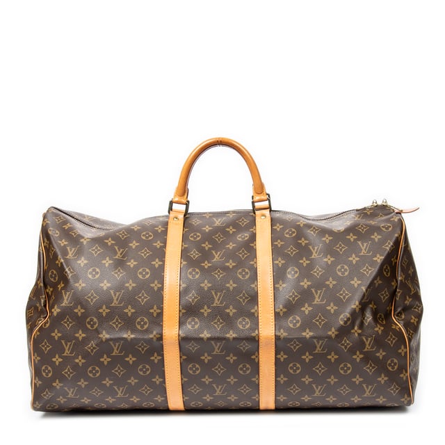 Louis Vuitton Bolsos Keepall 60 Bolsa de viaje en Marrón Lona recubierta y Latón dorado hardware. El producto esta en Muy Buenas Condiciones (AB).
  Dimensiones: 60x26x31 cm 
  Accesorios incluidos: None
  Notas de Hardware: Ligeramente deslustrado
Notas de la correa/asa: Mangos ligeramente oscuros
  BrandCo Paris encuentra artículos raros y en las mejores condiciones a precios increíbles. ¡Vale la pena tener paciencia! Compra con confianza: todos los artículos de BrandCo Paris son seleccionados y autenticados cuidadosamente por nuestro equipo de expertos.
  Todos los artículos vienen con un certificado de autenticidad y un embalaje entregado por BrandCo Paris.
  Tabla de clasificación de la condición del artículo
  N (como nuevo)
  AA (perfecto estado)
  A (excelente estado)
  AB (muy buen estado)
  B (bueno/regular)