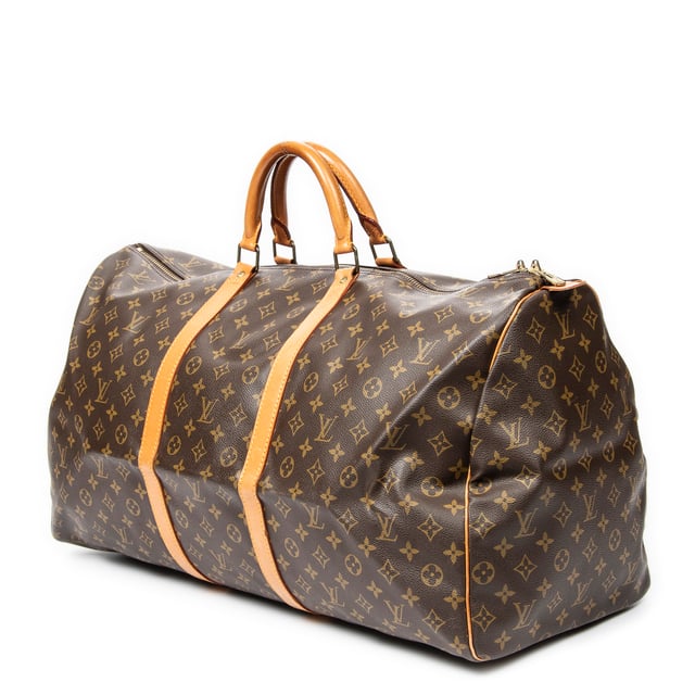 Louis Vuitton Bolsos Keepall 60 Bolsa de viaje en Marrón Lona recubierta y Latón dorado hardware. El producto esta en Muy Buenas Condiciones (AB).
  Dimensiones: 60x26x31 cm 
  Accesorios incluidos: None
  Notas de Hardware: Ligeramente deslustrado
Notas de la correa/asa: Mangos ligeramente oscuros
  BrandCo Paris encuentra artículos raros y en las mejores condiciones a precios increíbles. ¡Vale la pena tener paciencia! Compra con confianza: todos los artículos de BrandCo Paris son seleccionados y autenticados cuidadosamente por nuestro equipo de expertos.
  Todos los artículos vienen con un certificado de autenticidad y un embalaje entregado por BrandCo Paris.
  Tabla de clasificación de la condición del artículo
  N (como nuevo)
  AA (perfecto estado)
  A (excelente estado)
  AB (muy buen estado)
  B (bueno/regular)