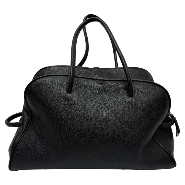 VINTAGE, RRP AS NEW
Travel in style with the Jacquemus Le Grand Turismo Holdall Weekend Bag, crafted in sleek black leather for a refined, minimalist aesthetic. Its structured silhouette, top handles, and subtle logo detailing make it both functional and fashion-forward. Pair it with a tailored coat, slim trousers, and leather sneakers for a polished weekend getaway look that speaks effortless sophistication.

 Jacquemus Le Grand Turismo Holdall Weekend Bag in Black Leather

Condition: Excellent
Signs of wear: No visible signs of wear
Packaging: None
Color: Black
Material: Leather | calfskin leather
Size: One Size | One Size
Measurements: Handle drop: 600 mm; Strap length: 00; Width 210 mm Height 290 mm Length 500 mm 
SKU: MRPPUGBBA531180M