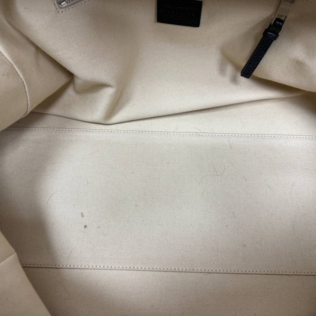 VINTAGE, RRP AS NEW
Travel in style with the Jacquemus Le Grand Turismo Holdall Weekend Bag, crafted in sleek black leather for a refined, minimalist aesthetic. Its structured silhouette, top handles, and subtle logo detailing make it both functional and fashion-forward. Pair it with a tailored coat, slim trousers, and leather sneakers for a polished weekend getaway look that speaks effortless sophistication.

 Jacquemus Le Grand Turismo Holdall Weekend Bag in Black Leather

Condition: Excellent
Signs of wear: No visible signs of wear
Packaging: None
Color: Black
Material: Leather | calfskin leather
Size: One Size | One Size
Measurements: Handle drop: 600 mm; Strap length: 00; Width 210 mm Height 290 mm Length 500 mm 
SKU: MRPPUGBBA531180M