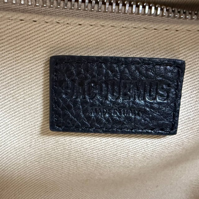 VINTAGE, RRP AS NEW
Travel in style with the Jacquemus Le Grand Turismo Holdall Weekend Bag, crafted in sleek black leather for a refined, minimalist aesthetic. Its structured silhouette, top handles, and subtle logo detailing make it both functional and fashion-forward. Pair it with a tailored coat, slim trousers, and leather sneakers for a polished weekend getaway look that speaks effortless sophistication.

 Jacquemus Le Grand Turismo Holdall Weekend Bag in Black Leather

Condition: Excellent
Signs of wear: No visible signs of wear
Packaging: None
Color: Black
Material: Leather | calfskin leather
Size: One Size | One Size
Measurements: Handle drop: 600 mm; Strap length: 00; Width 210 mm Height 290 mm Length 500 mm 
SKU: MRPPUGBBA531180M