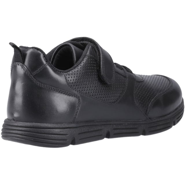 Mit einer flexiblen TPR-Sohle, einem Klettverschluss für einen sicheren Halt und einem Obermaterial aus hochwertigem Leder ist der Alfie die ideale Wahl für ganzjährigen Komfort und coole Schulmode.