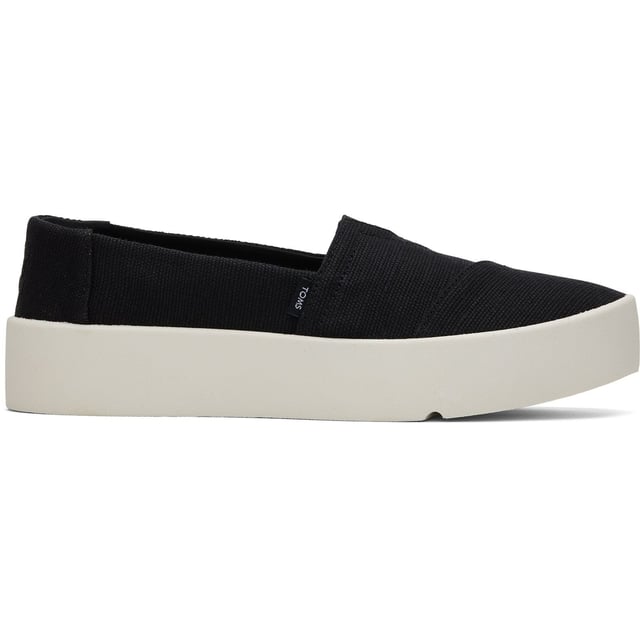 Onze slip-on Verona sneaker is een eenvoudig te stylen, makkelijk te dragen paar voor elke dag. Met ons comfortverhogende T-Flex systeem dat zorgt voor meer buigzaamheid en veerkracht bij elke stap. Bovendien heeft het een earthwise™ Heritage Canvas bovenkant en een vleugje extra hoogte.