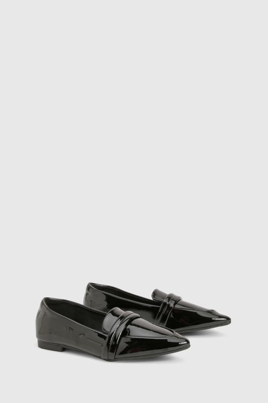 We'll make sure your shoes keep you one stylish step ahead of the crowdWhether you're keeping it simple in sliders, living the high life in heels or joining the fash pack in flatforms, you'll be heading to shoe heaven with our fashion-forward footwear collection. Boots are your day-to-night bestfriend, giving a floral dress&nbsp;that tough twist - add a biker jacket for even more attitude. Find your summer feet in jelly sandals and enjoy balmy nights in block heels.