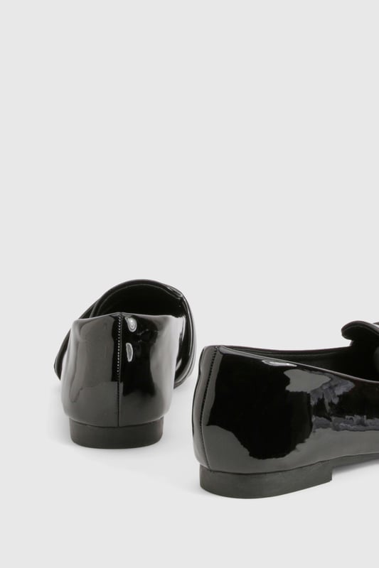 We'll make sure your shoes keep you one stylish step ahead of the crowdWhether you're keeping it simple in sliders, living the high life in heels or joining the fash pack in flatforms, you'll be heading to shoe heaven with our fashion-forward footwear collection. Boots are your day-to-night bestfriend, giving a floral dress&nbsp;that tough twist - add a biker jacket for even more attitude. Find your summer feet in jelly sandals and enjoy balmy nights in block heels.