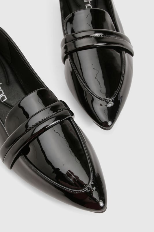 We'll make sure your shoes keep you one stylish step ahead of the crowdWhether you're keeping it simple in sliders, living the high life in heels or joining the fash pack in flatforms, you'll be heading to shoe heaven with our fashion-forward footwear collection. Boots are your day-to-night bestfriend, giving a floral dress&nbsp;that tough twist - add a biker jacket for even more attitude. Find your summer feet in jelly sandals and enjoy balmy nights in block heels.