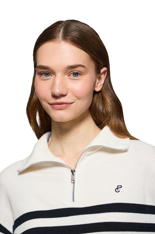 Der Strickpullover Jisoo für Damen kombiniert ein modernes und dynamisches Design. Er ist aus Baumwolle und Polyamid gefertigt und verfügt über einen Polokragen mit Reißverschluss, der ihm einen raffinierten Touch verleiht. Die kontrastierenden Streifen auf der Brust und den Ärmeln sowie das gestickte PC-Monogramm auf der Brust unterstreichen seinen vielseitigen Stil. Breitere Rippen an Kragen und Taille sorgen für eine perfekte, flexible Passform für jede Körperform.