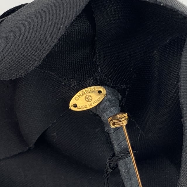 Chanel Vintage Cloth Brooch Camelia VINTAGE, RRP AS NEW
Chanel Vintage Camellia Flower Pin Brooch - Black Satin Timelessly feminine and unmistakably Chanel, this Vintage Camellia Flower Pin Brooch captures the Maison's enduring love for the iconic camellia bloom - a signature symbol of elegance and grace. Crafted from luxurious black satin, the layered petals create a soft yet sculptural silhouette that adds depth and dimension to any ensemble. Measuring approximately 4 inches (10.2 cm) in diameter, this striking brooch is designed to make a subtle yet refined statement. The piece secures with a classic safety pin closure, allowing it to be effortlessly styled on a lapel, hat, scarf, or handbag. On the reverse, the brooch is finished with the signature 'CHANEL - CC - Made in France' oval ity tab, affirming its heritage and craftsmanship. A true collector's piece, the Camellia Brooch brings vintage charm and Parisian sophistication to any look - elegant, understated, and eternally chic. Condition Rating: A - EXCELLENTCondition Details: Gently used. Chanel box included. Please check the photos carefully and ask if you need to know more details or if you have any doubts. Box?: ?: Yes Measurments: length: 102 mm strap length: 0 mm handle drop: 0 mm