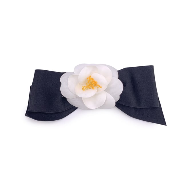 Chanel Vintage Cloth Brooch Camellia VINTAGE, RRP AS NEW
Lovely vintage Chanel brooch. White silk Camellia flower with black satin bow 'Chanel CC Made in France' oval tab on the back. Flower width: 3.5 inches - 8.9 cm. 3.5 inches - 8.9 cm. Bow width: 7.5 inches - 19 cm Condition Rating: A - EXCELLENTCondition Details: Gently used. Chanel box included. Please check the photos carefully and ask if you need to know more details or if you have any doubts. Box?: ?: Yes Measurments: width: 190 mm length: 89 mm strap length: 0 mm handle drop: 0 mm