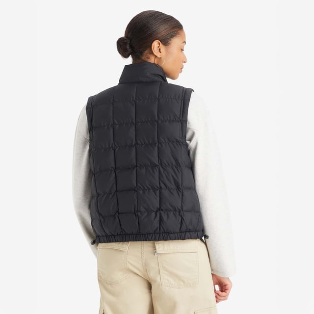 Womens Levis Brier Puffer Gilet in black.- High neck.- Full zip fastening.- Two side pockets with button closures.- Signature logo.- Warm  quilted design.- 100% Polyester.- Ref: A76130001