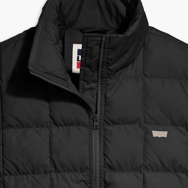 Womens Levis Brier Puffer Gilet in black.- High neck.- Full zip fastening.- Two side pockets with button closures.- Signature logo.- Warm  quilted design.- 100% Polyester.- Ref: A76130001