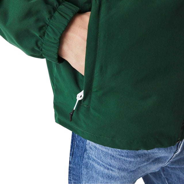 Polyester. Gewebe: gewebter Stoff. Design: Gesticktes Logo. Gewebetechnik: Leicht, Wasserbeständig. Branded Zip Placket, Reißverschluss Lasche. Mit Kapuze. Langärmlig. Kapuzenmerkmale: anpassbar. Taschenart: 2 Vordertaschen, Reißverschluss. Durchgehender Reißverschluss. Saum: anpassbar. S-M: 96,52 cm. M: 102 cm.